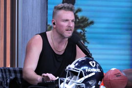 NFL, American Football Herren, USA Super Bowl LVII-NFL Experience Feb 9, 2023; Phoenix, AZ, USA; Pat McAfee on the FanDu