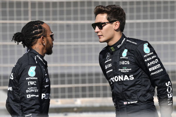 RUSSELL George mit HAMILTON Lewis F1 Team Mercedes FIA F1 Saison 2023 F1 Testfahrten 2023 in Bahrain am 23.02.2023 in Ba