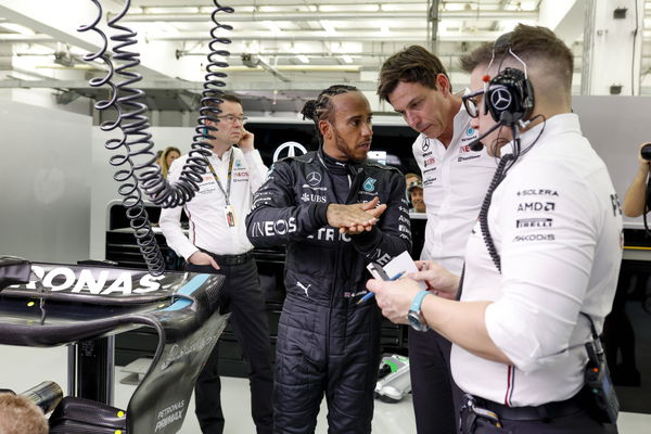 44 Lewis Hamilton (GBR, Mercedes-AMG Petronas F1 Team), Toto Wolff (AUT, Mercedes-AMG Petronas F1 Team), Peter Bonningto