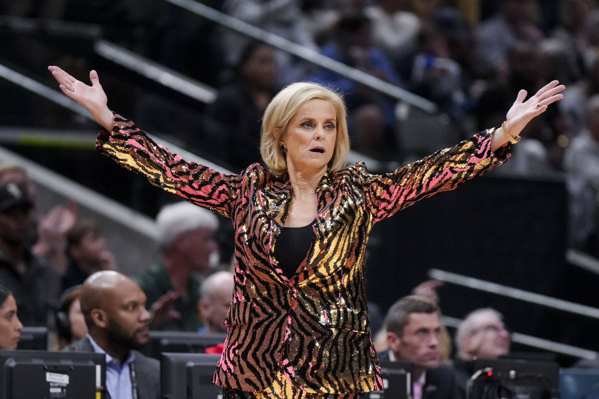 LSU Women's Basketball Coach Kim Mulkey's Outfits