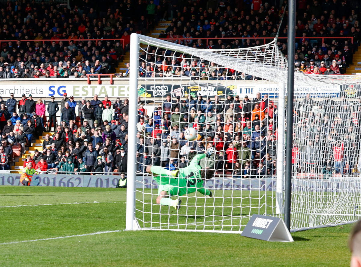 Already Set for ‘Showdown Talks’ With Wrexham Coach Phil Parkinson, Ryan Reynolds Drops Massive