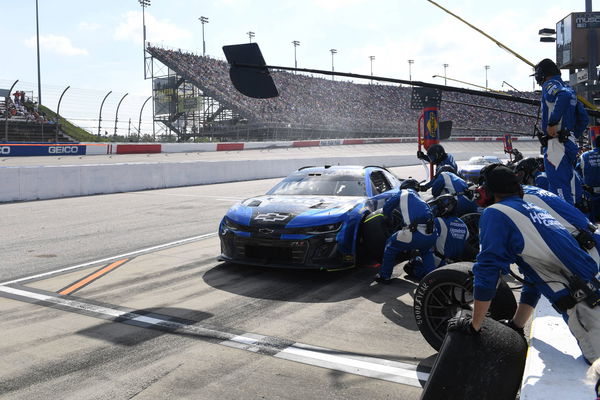 DARLINGTON, SC &#8211; MAY 14: Kyle Larson ( 5 Hendrick Motorsports HendrickCars.com Throwback Chevrolet) pits during the runn