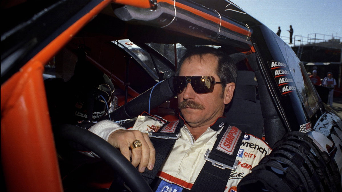 “Senior Was Smart”–NASCAR Veteran Drops Historic Dale Earnhardt Lesson Exposing Cup Rebel’s Fatal Flaw