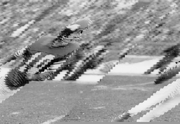 US PRESSWIRE Sports Archive Dec 21, 1974; Bloomington, MN, USA; FILE PHOTO; Minnesota Vikings quarterback Fran Tarkenton