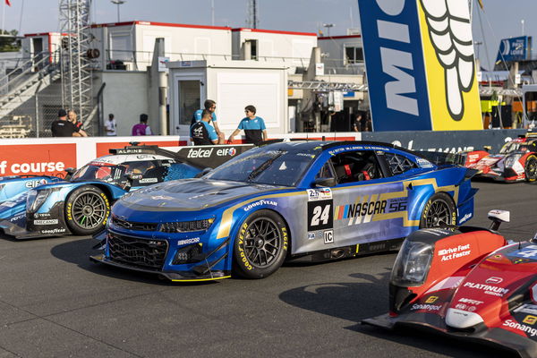 24 HENDRICK MOTORSPORTS (USA) CHEVROLET CAMARO ZL1 &#8211; INNOVATIVE CAR &#8211; JIMMIE JOHNSON (USA) MIKE ROCKENFELLER (DEU) JENSO