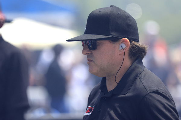 BRISTOL, TN &#8211; JUNE 10: Team owner Tony Stewart watches his driver and wife during the Motorsport, Herren, USA, Dragster