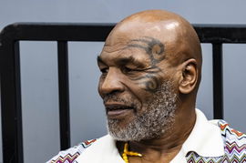 Mike Tyson TENNIS : Tournoi UTS de Tennis &#8211; Los Angeles &#8211; Le 23/07/2023 ThierryBreton/Panoramic PUBLICATIONxNOTxINxFRAxB