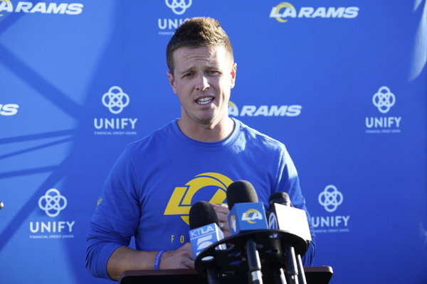 IRVINE, CA – AUGUST 03: Offensive coordinator Mike LaFleur during the Los Angeles Rams Training Camp on August 03, 2023,