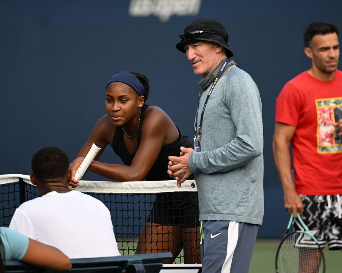 El tenis pasa a un segundo plano para el legendario entrenador Coco Gauff mientras busca consuelo en la ‘Bahía Española’ después del agotador US Open