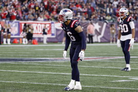FOXBOROUGH, MA – SEPTEMBER 10: New England Patriots cornerback Christian Gonzalez (6) lines up during a game between the