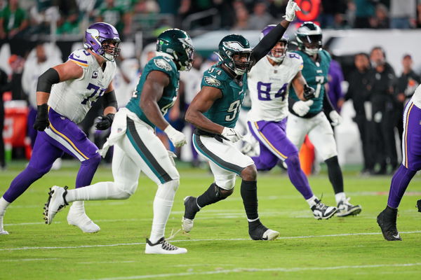 PHILADELPHIA, PA &#8211; SEPTEMBER 14: Philadelphia Eagles defensive end Josh Sweat (94) celebrates a sack during the game bet