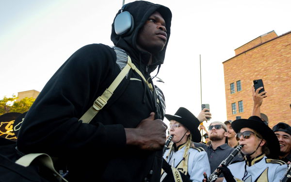 Syndication: The Coloradoan CU football s two-way super star player Travis Hunter is cheered on by fans during the Buff