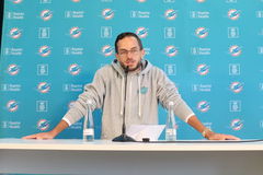 Sport Bilder des Tages Head Coach/Trainer Mike McDaniel (Miami Dolphins) &#8211; Frankfurt 03.11.2023: Miami Dolphins Presseko