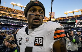 BALTIMORE, MD – NOVEMBER 12: Cleveland Browns quarterback Deshaun Watson (4) walks off the field following the Cleveland