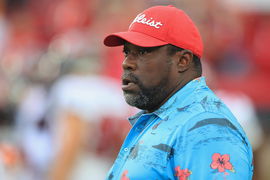 TAMPA, FL – DECEMBER 03: Tampa Bay Buccaneers Legend and Pro Football Hall of Famer Warren Sapp watches the team warm up