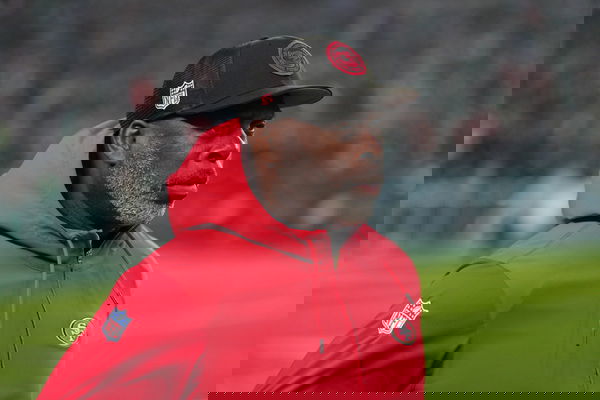 PHILADELPHIA, PA – DECEMBER 03: San Francisco 49ers coach Anthony Lynn looks on during the game between the San Fransisc