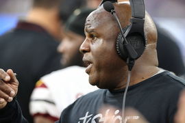 INGLEWOOD, CA – DECEMBER 17: Washington Commanders assistant coach Eric Bieniemy Jr. during the NFL, American Football H