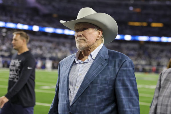 ARLINGTON, TX &#8211; DECEMBER 30: FOX Football analyst Terry Bradshaw visits the sidelines before the game between the Dallas