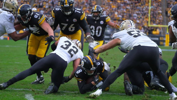 NFL, American Football Herren, USA 2022: Steelers vs Saints NOV 16 NOV 13th, 2022: Kenny Pickett (8) during the Steelers