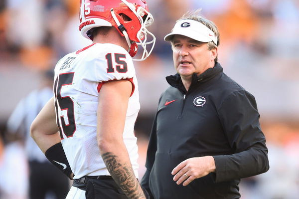 Syndication: Online Athens Georgia head coach Kirby Smart talks with Georgia quarterback Carson Beck (15) during a footb