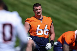 NFL, American Football Herren, USA Denver Broncos OTA May 23, 2024; Englewood, CO, USA; Denver Broncos guard Nick Gargiu