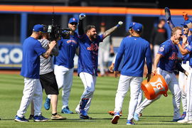 MLB, Baseball Herren, USA San Francisco Giants Vs. New York Mets New York Mets starting pitcher Sean Manaea 59 is throwi