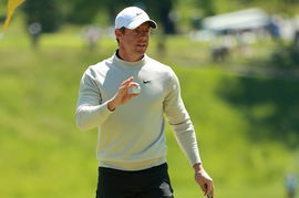 RBC Canadian Open Rory Mcllroy of Northern Ireland acknowledge the crowd on the 7th green after his birdie during the fi