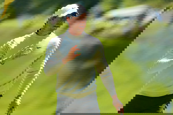 RBC Canadian Open Rory Mcllroy of Northern Ireland acknowledge the crowd on the 7th green after his birdie during the fi
