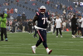 FOXBOROUGH, MA – AUGUST 08: New England Patriots offensive lineman Mike Onwenu (71) in warm up before a preseason game b