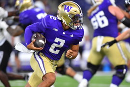 August 31 06, 2024: Washington Huskies quarterback Demond Williams Jr. (2picks up yards on the ground during the NCAA, C