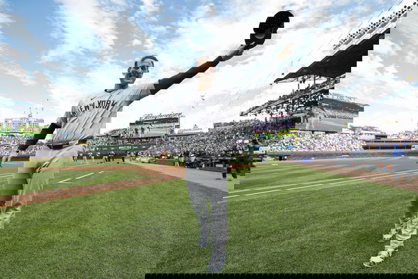 MLB, Baseball Herren, USA New York Yankees at Chicago Cubs Sep 6, 2024; Chicago, Illinois, USA; New York Yankees first b