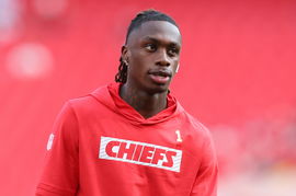 KANSAS CITY, MO &#8211; SEPTEMBER 05: Kansas City Chiefs wide receiver Xavier Worthy (1) before an NFL, American Football Herr