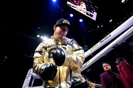 September 14, 2024, Las Vegas, Nevada, USA: SAUL CANELO ALVAREZ (62-2-2-39KOs) of Guadalajara, Jalisco, Mexico defeats E