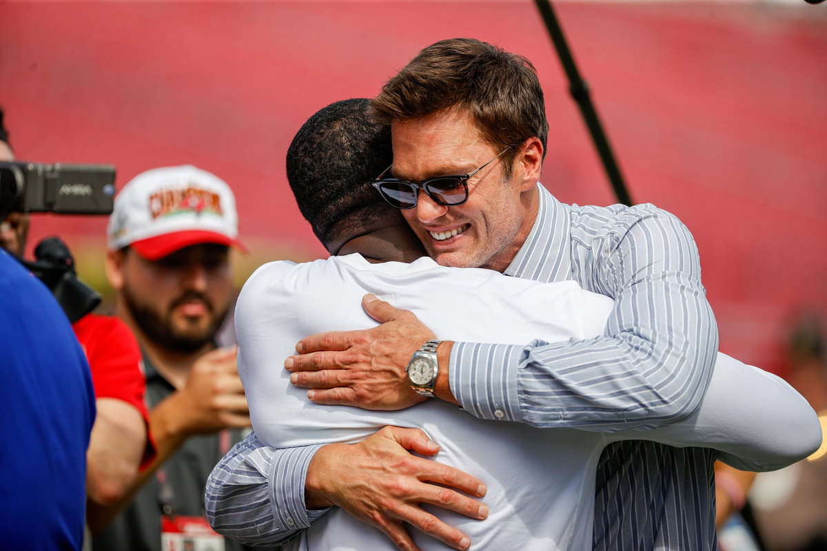 Lavonte David Reveals Untold Promise Tom Brady Made to Him That Led to Buccaneers’ Super Bowl Run