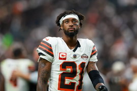 LAS VEGAS, NV – SEPTEMBER 29: Cleveland Browns cornerback Denzel Ward (21) walks off the field after a NFL, American Foo