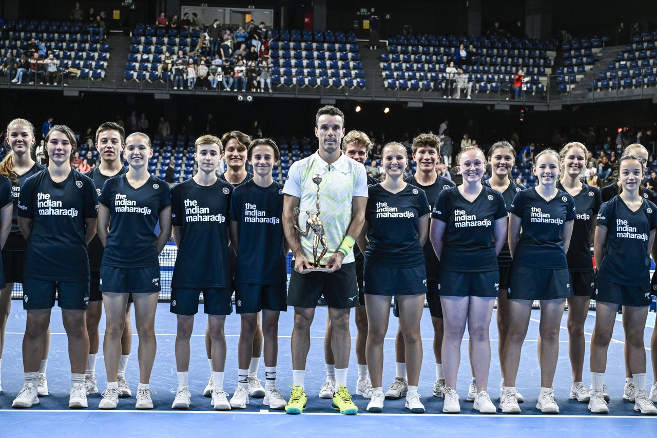 Ball boys and girls 