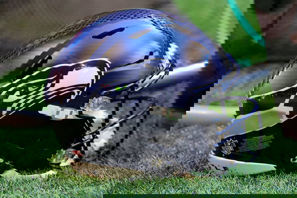 ATLANTA, GA – OCTOBER 20: A Seahawks helmet on the sidelines during the Sunday afternoon NFL, American Football Herren,