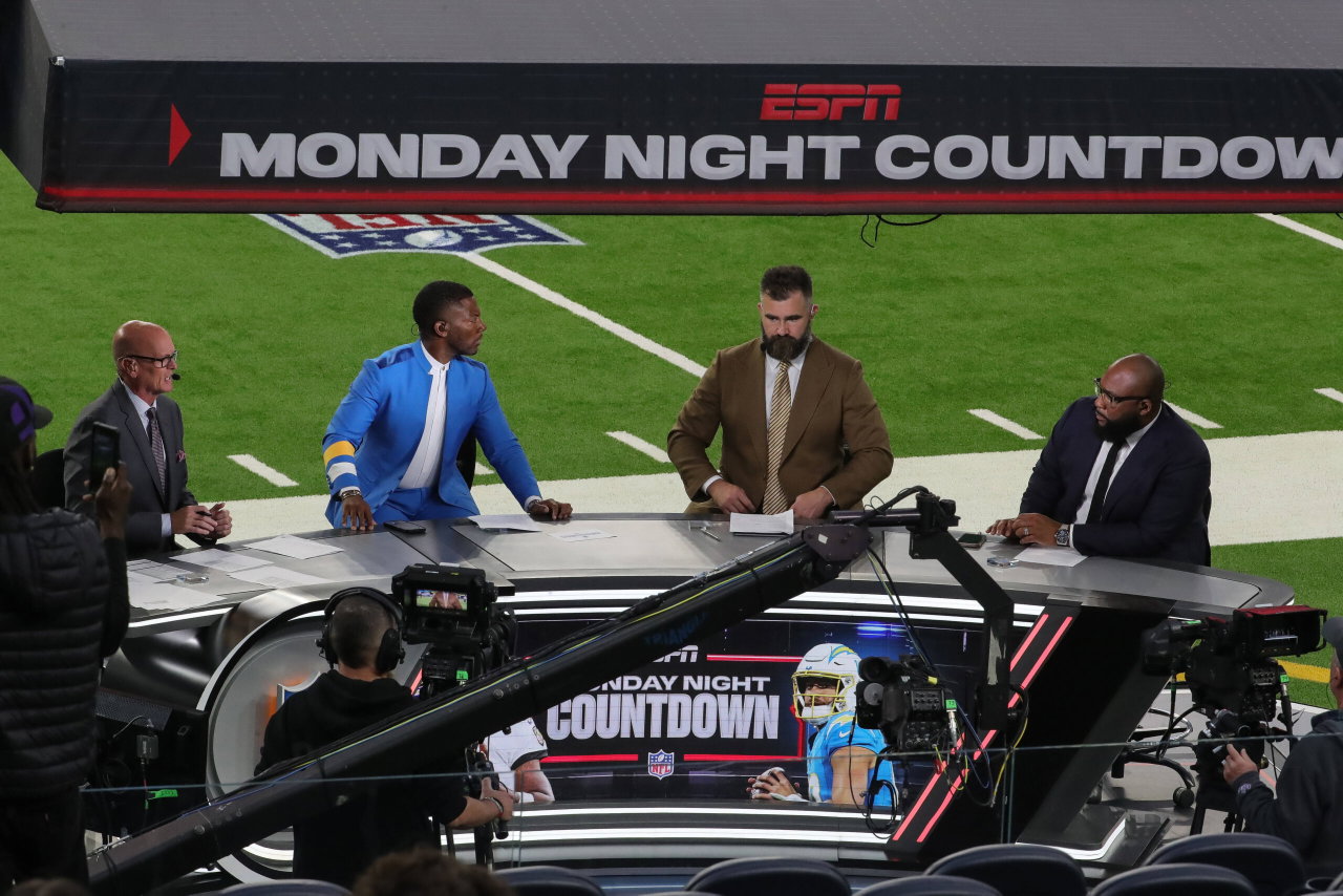 “Every Pregame Show Funnels Through the Same Corporation”: 2X Patriots Super Bowl Champion Rips ESPN-NFL Network Crossover as ’80s Sitcom’ Hell