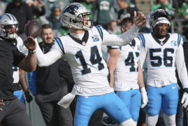 NFL: DEC 08 Panthers at Eagles