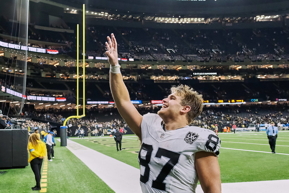 Raiders Forced to Break 4-Year Tradition for Michael Mayer as TE Pens $45 Million Contract Extension