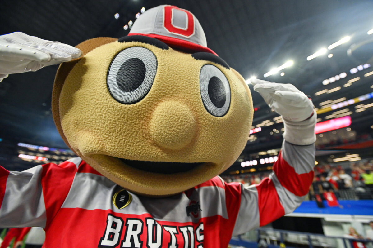 Big news: No. 2 WR commits amid Buckeye push; Big Ten, SEC powerhouses pace the race. Stay informed.
