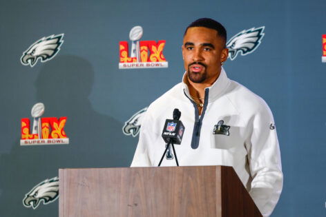Jalen Hurts Responds Quietly as Nick Sirianni Shuts Down Eagles QB Play-Calling Rumors