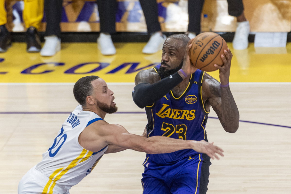 Stephen Curry’s HOF Honor Can Stand in Way of LeBron James’ Warriors Move, Believes Analyst