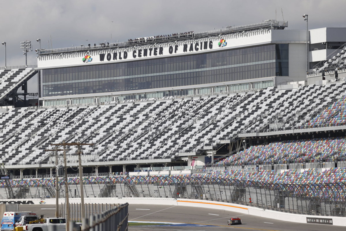 ​“We’re on the Ventilator”– Controversial Driver Issues Stern Warning Over Broadcast Flaws Threatening NASCAR’s Survival