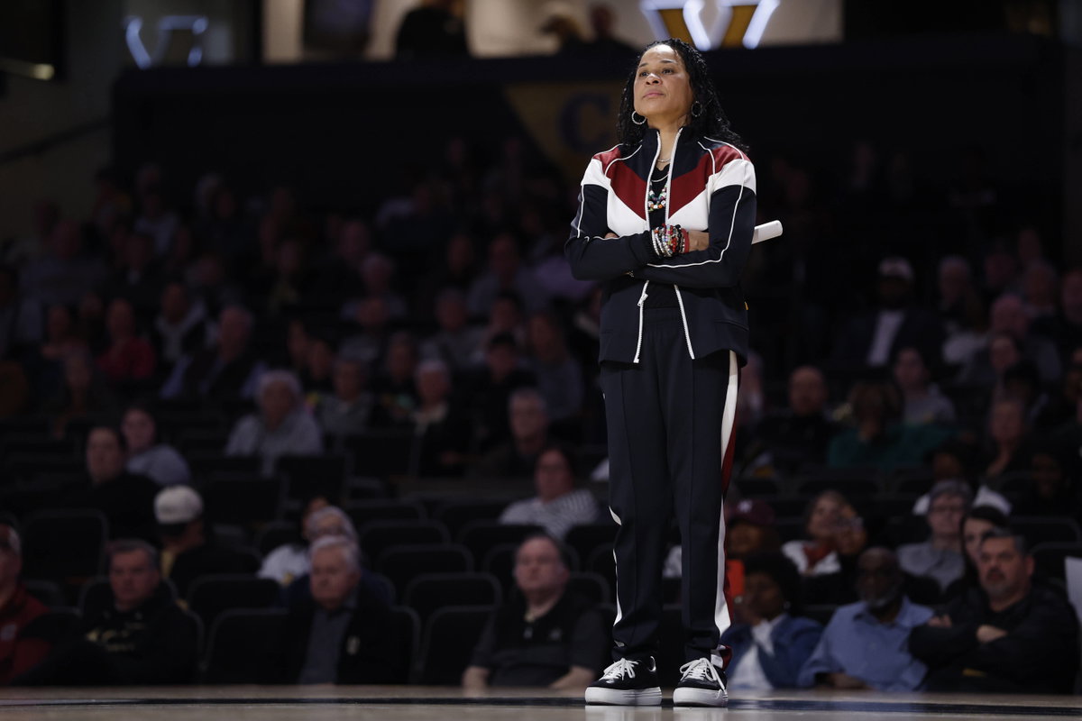 Dawn Staley Sends 3-Word Message After Sandy Brondello Offers Public Apology Over Her Angel Reese Comments