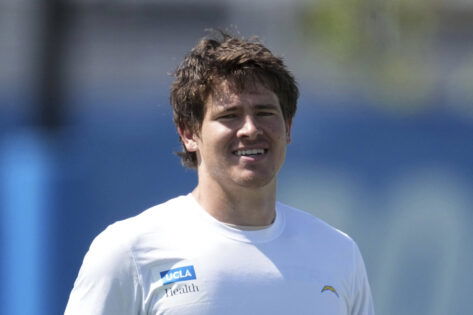 NFL HC Issues Strong Statement on Justin Herbert’s Coach After Jim Harbaugh’s 3–0 Start