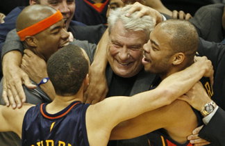 April 7, 2010, Minneapolis, Mn, USA: Golden State Warriors coach Don Nelson celebrates with his players following a 116-107 win over the Minnesota Timberwolves at the Target Center in Minneapolis, .on Wednesday, April 7, 2010. With the win, Nelson set an NBA, Basketball Herren, USA record for career victories with 1,333, passing Lenny Wilkens. Minneapolis USA - ZUMAm67_ 20100407_zaf_m67_004 Copyright: xMarlinxLevisonx