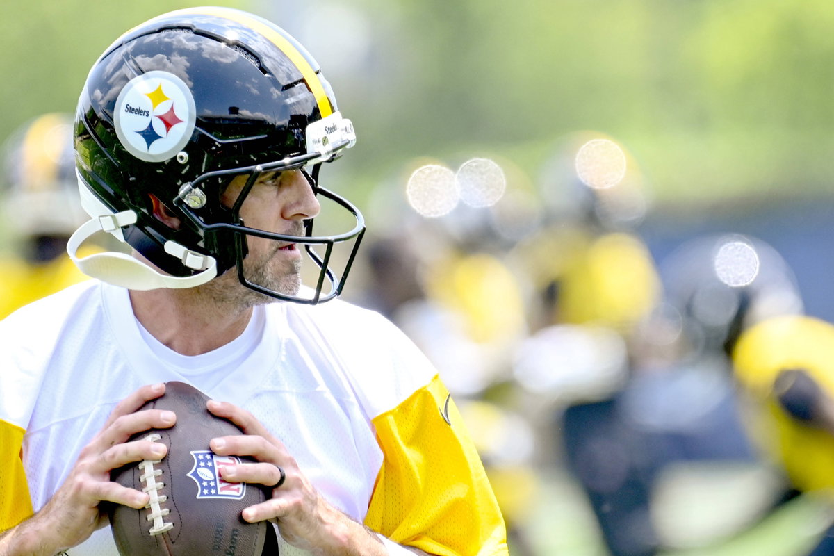 Aaron Rodgers Takes Apparent Swipe at Brother After Reuniting With Parents Following a Decade of Estrangement