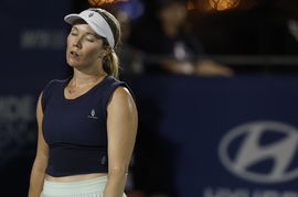 Tennis: Mubadala Citi DC Open Jul 21, 2025 Washington, D.C., USA Danielle Collins USA reacts after missing a shot against Magda Linette POLnot pictured in a women s singles match on day one of the Mubadala Citi DC Open at Rock Creek Park Tennis Center. Washington Rock Creek Park Tennis Center D.C. USA, EDITORIAL USE ONLY PUBLICATIONxINxGERxSUIxAUTxONLY Copyright: xGeoffxBurkex 20250721_gkb_sb4_094