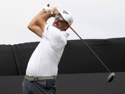 Phil Mickelson Shows True Character as He Sends Anthony Kim Strong Message After LIV Golf Relegation